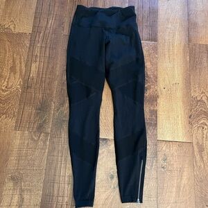 Athleta women’s black leggings size extra small XS panels full length